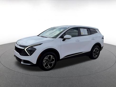 Used 2025 Kia Sportage LX image 9