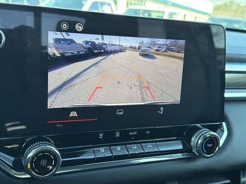 Used 2025 GMC Canyon Elevation image 5