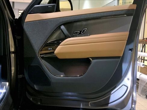 Used 2025 Land Rover Range Rover Sport SE image 22