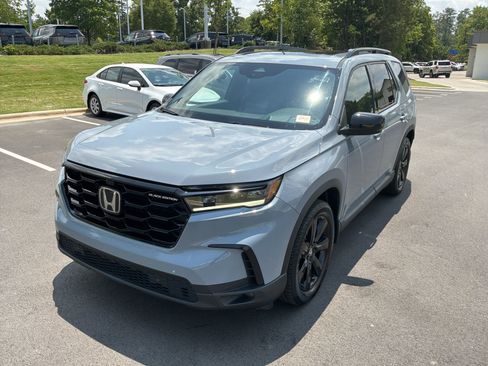 Used 2025 Honda Pilot Black Edition image 5