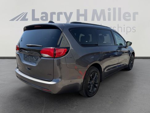 Used 2020 Chrysler Pacifica Touring-L w/ Advanced Safetytec Group AWD/4WD image 5