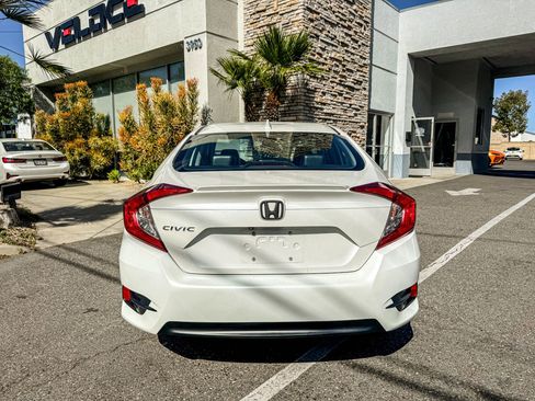 Used 2018 Honda Civic EX-L image 12