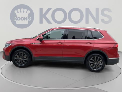 Used 2022 Volkswagen Tiguan SE AWD/4WD image 2