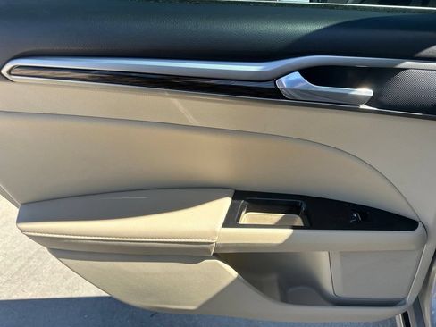 Used 2015 Ford Fusion Energi SE FWD image 31