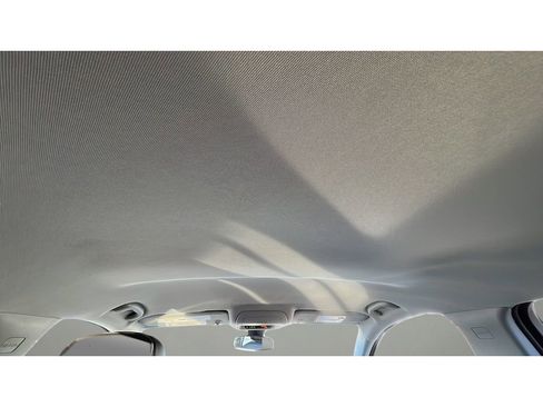 Certified 2024 GMC Terrain SLT w/ Infotainment Package II image 29