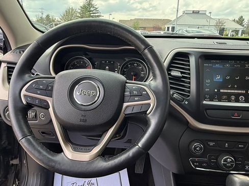 Used 2016 Jeep Cherokee Latitude w/ Comfort/Convenience Group image 16