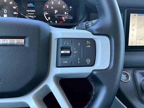 Used 2024 Land Rover Defender 110 S image 21