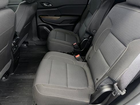 Used 2023 GMC Acadia SLE w/ Driver Convenience Package image 18