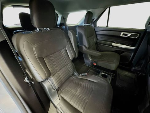 Used 2021 Ford Explorer XLT image 18