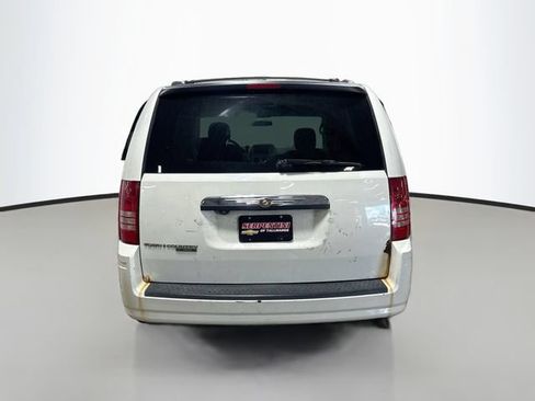 Used 2008 Chrysler Town & Country Touring FWD image 7