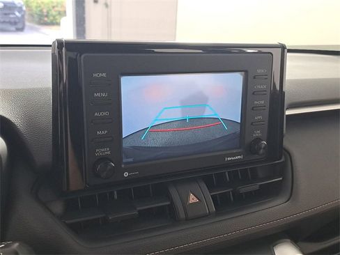 Used 2020 Toyota RAV4 LE image 29