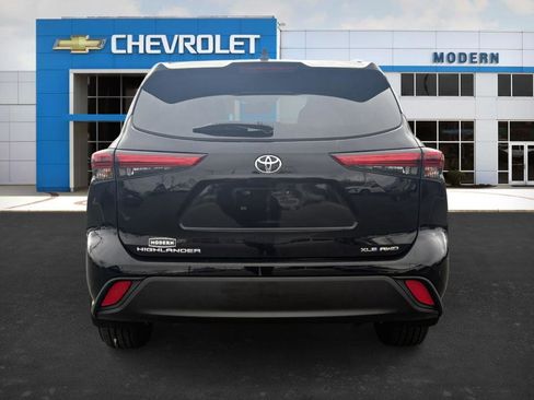 Used 2021 Toyota Highlander XLE image 4