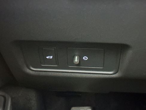 Used 2024 Jaguar E-PACE R-Dynamic SE image 16