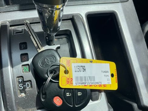 Used 2017 Toyota 4Runner SR5 Premium image 13