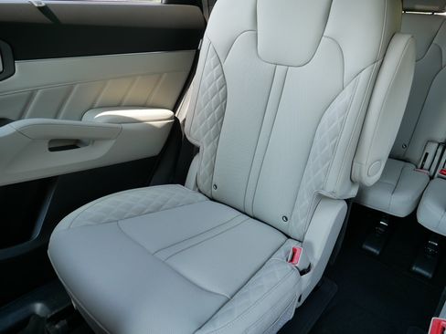 Certified 2025 Kia Sorento SX Prestige AWD/4WD image 12