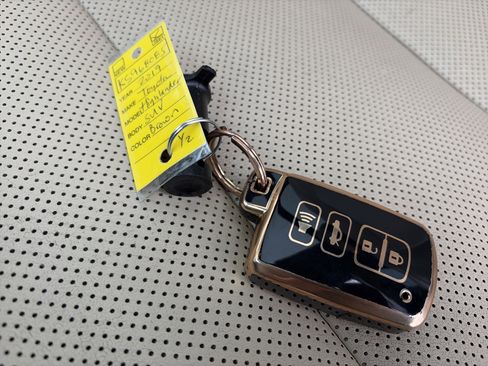 Used 2019 Toyota Highlander Limited Platinum AWD/4WD image 35