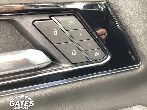 Used 2025 GMC Yukon XL Denali AWD/4WD image 25