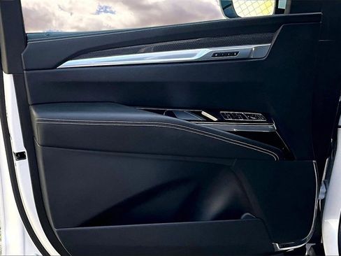 Certified 2025 Cadillac Escalade ESV V image 20