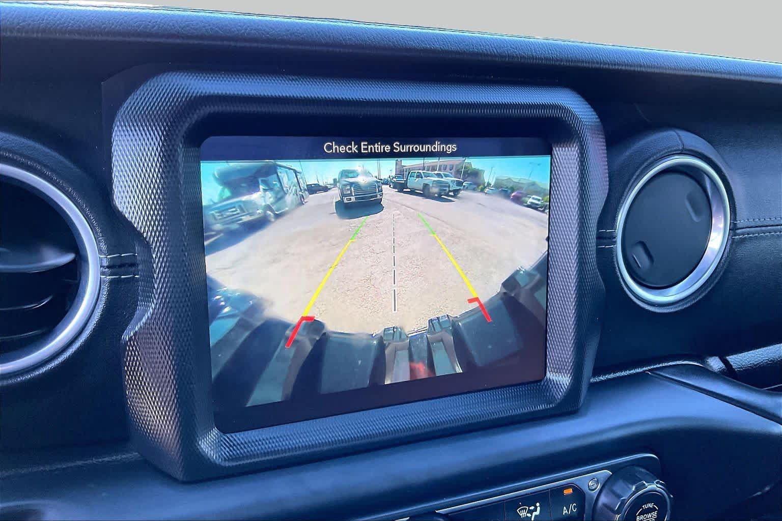 Used 2018 Jeep Wrangler Unlimited Sahara AWD/4WD image 23