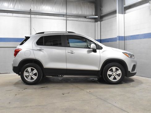 Used 2022 Chevrolet Trax LT w/ LT Convenience Package AWD/4WD image 28