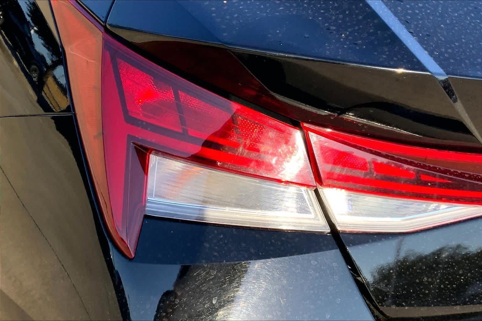 Used 2025 Hyundai Elantra SEL FWD image 26