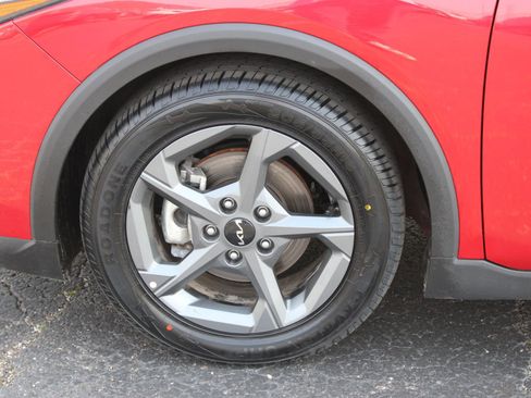 Used 2025 Kia K4 LXS image 11