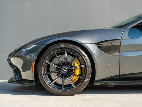 Used 2019 Aston Martin V8 Vantage Coupe image 15