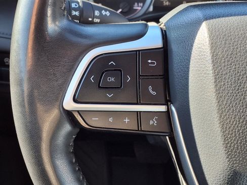 Used 2023 Toyota Highlander LE FWD image 22
