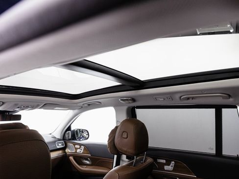 Used 2025 Mercedes-Benz GLS 580 4MATIC image 26