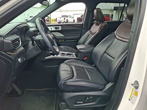 Used 2020 Ford Explorer Platinum w/ Premium Technology Package AWD/4WD image 15