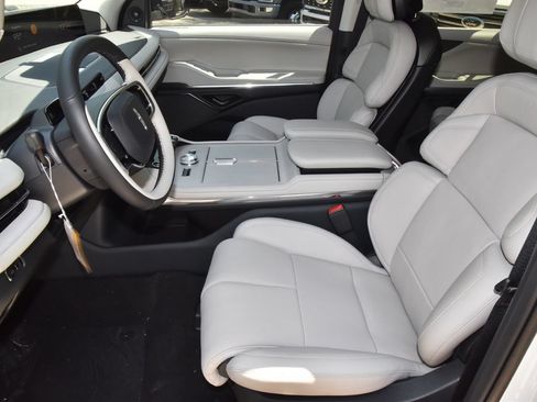 New 2026 Lincoln Navigator L Reserve AWD/4WD image 13