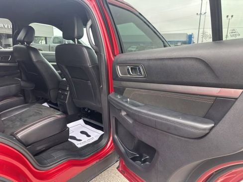 Used 2019 Ford Explorer XLT w/ Equipment Group 202A FWD image 16