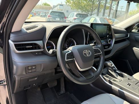 Used 2022 Toyota Highlander Bronze Edition AWD/4WD image 21
