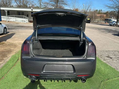 Used 2017 Chrysler 300 Limited image 11