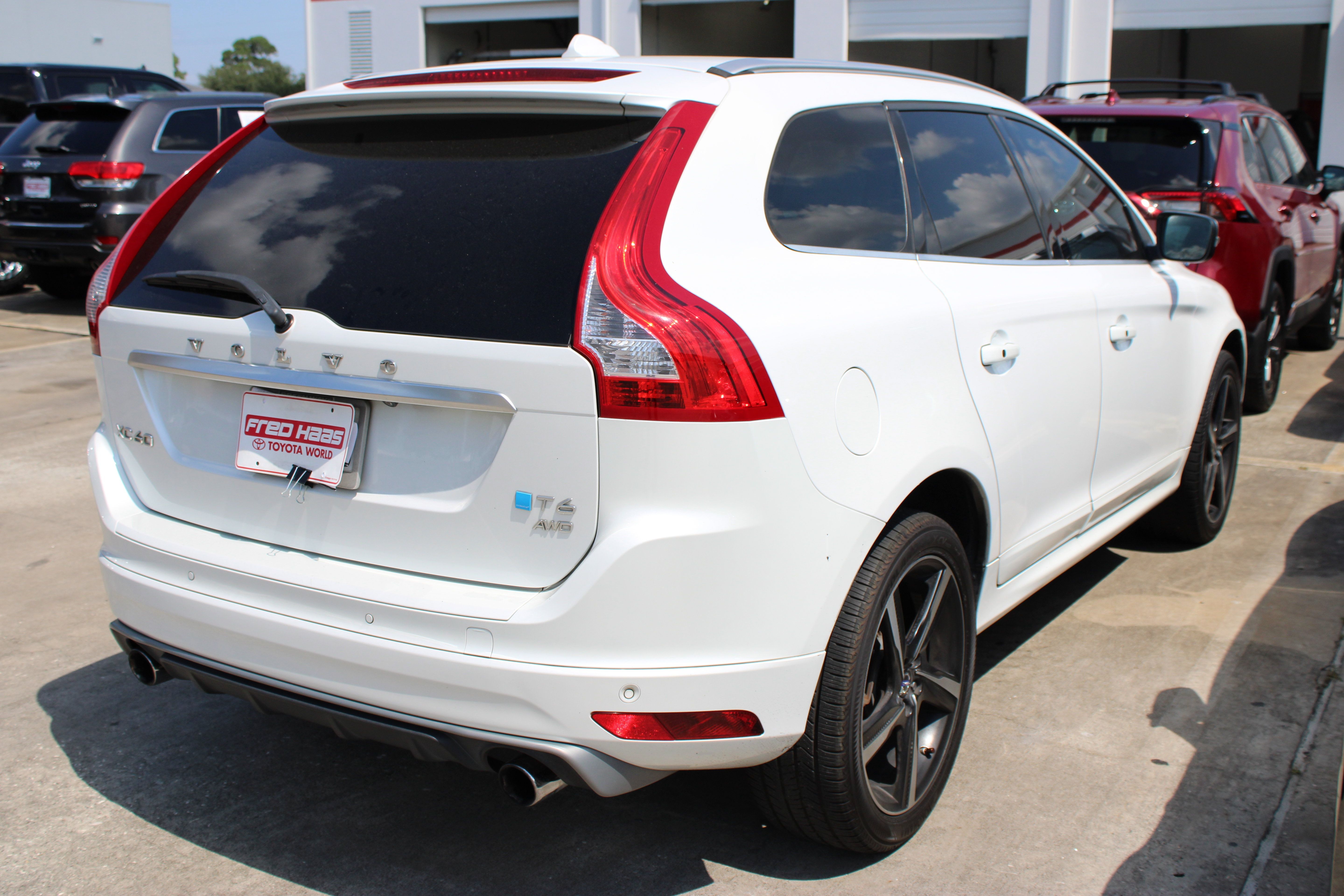 Used 2015 Volvo XC60 T6 R-Design Platinum AWD/4WD image 11