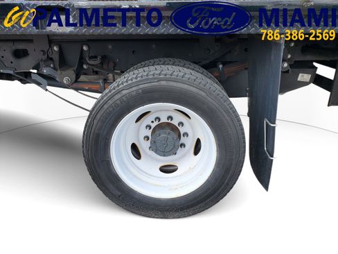 Used 2022 Ford F550 4x4 Crew Cab Super Duty w/ Power Equipment Group image 5