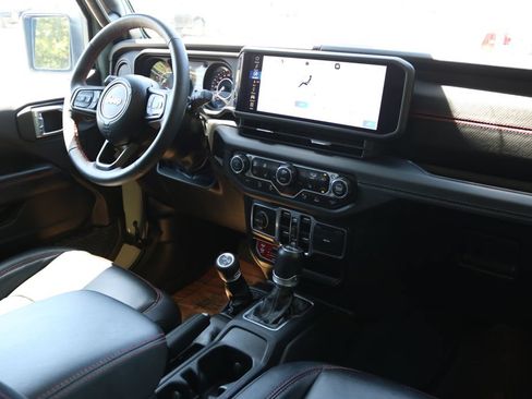 Used 2024 Jeep Wrangler Unlimited Rubicon AWD/4WD image 21