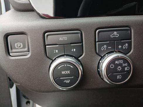 Used 2025 GMC Sierra 1500 Elevation w/ LPO, Elevation Black Package image 11