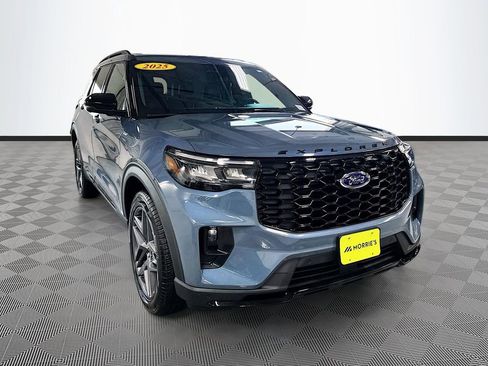 Used 2025 Ford Explorer ST-Line w/ Premium Package image 3