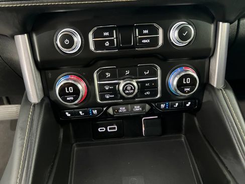 Used 2024 GMC Yukon SLT RWD image 17
