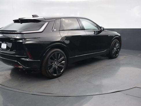 New 2026 Cadillac Lyriq Signature Sport w/ LPO, Floor Liner Package AWD/4WD image 6