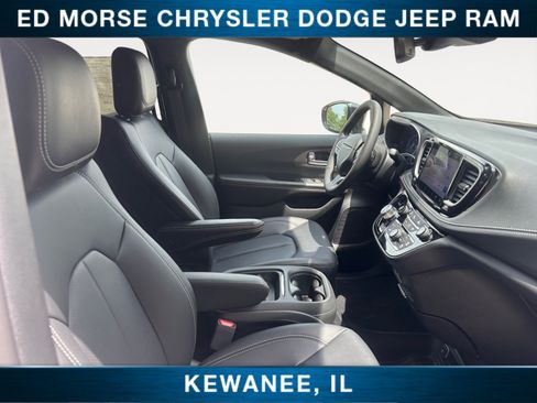 New 2027 Chrysler Pacifica Select w/ Family Tech Group FWD image 15