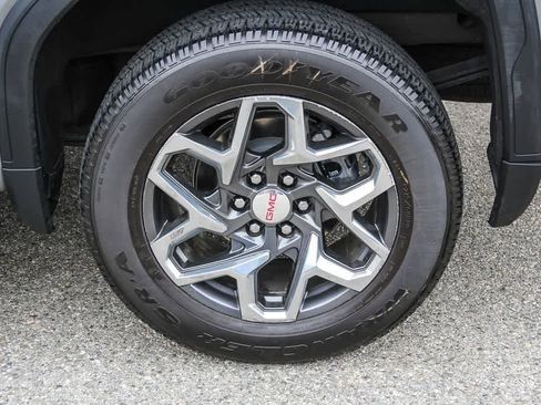 Used 2024 GMC Sierra 1500 SLT w/ SLT Premium Plus Package AWD/4WD image 10