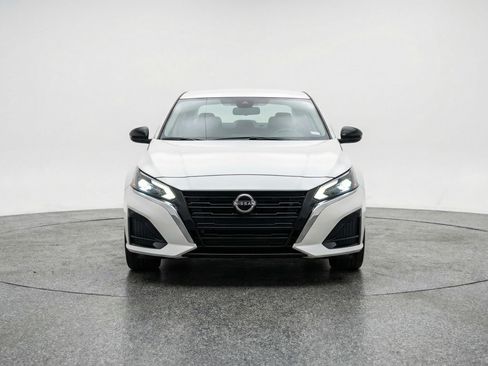 Used 2025 Nissan Altima 2.5 SV image 2