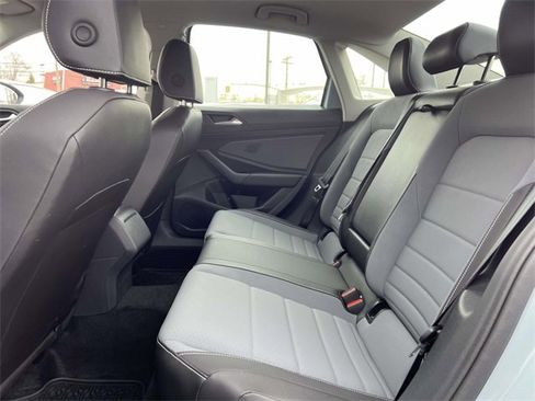 Certified 2025 Volkswagen Jetta SE image 9