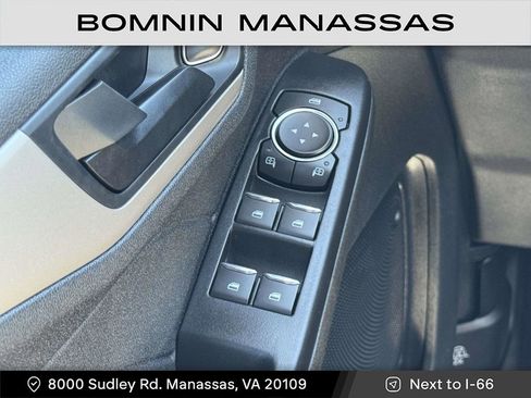 Used 2022 Ford Escape SE w/ SE Sport Appearance Package image 24