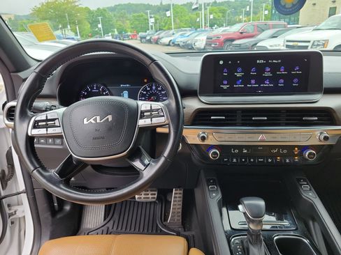Used 2022 Kia Telluride SX w/ Towing Package FWD image 9