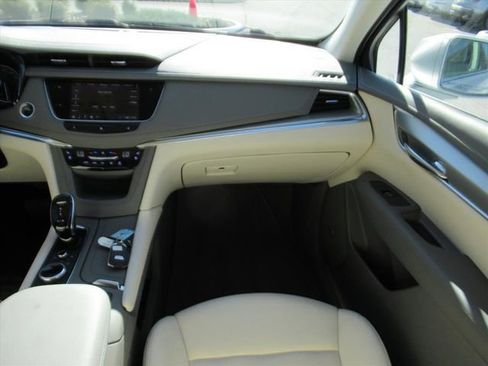 Used 2020 Cadillac XT5 Premium Luxury AWD/4WD image 13