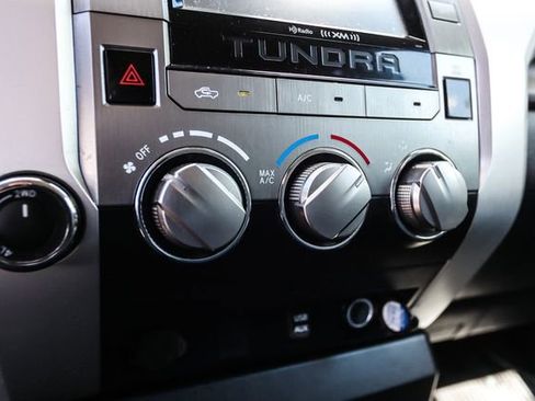 Used 2018 Toyota Tundra SR5 AWD/4WD image 32