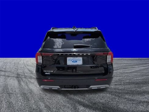 Certified 2025 Ford Explorer Active w/ Active Comfort Package RWD image 5